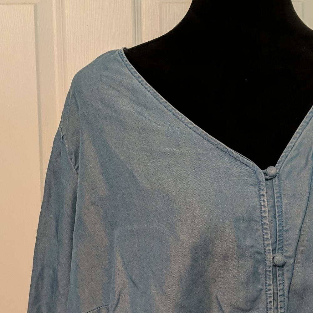 Loft Plus chambray top size 22